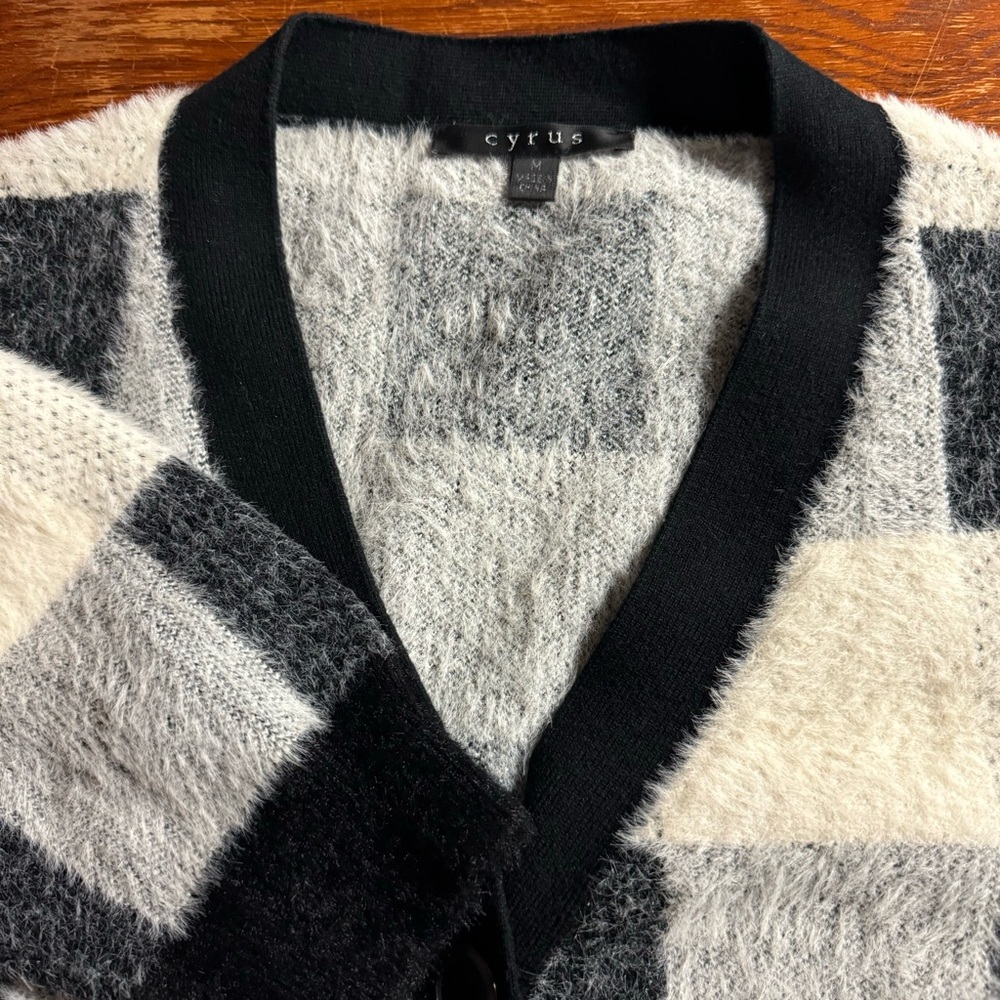 Cyrus womens size medium black/gray/white long sleeve cardigan